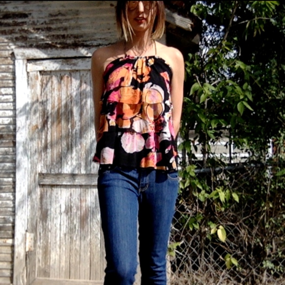 Floral Ruffle Gold Chain Halter-top - Picture 6 of 7